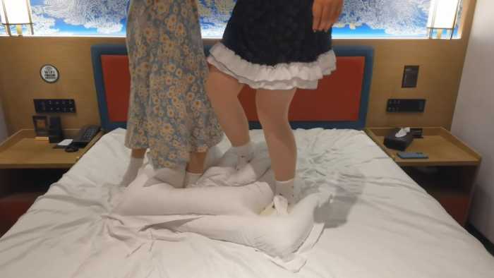 图片[3]_女大小姿和小婵的肉丝白袜踩枕头 YC-250401-2_HD绳艺资源